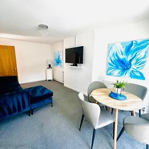  Apartment Peaceful Location With Free Parking For 2 Cars - Hosts Up To 4- Business Or Leisure Stays, Inc Hot-tub-netflix-complimentary Breakfast